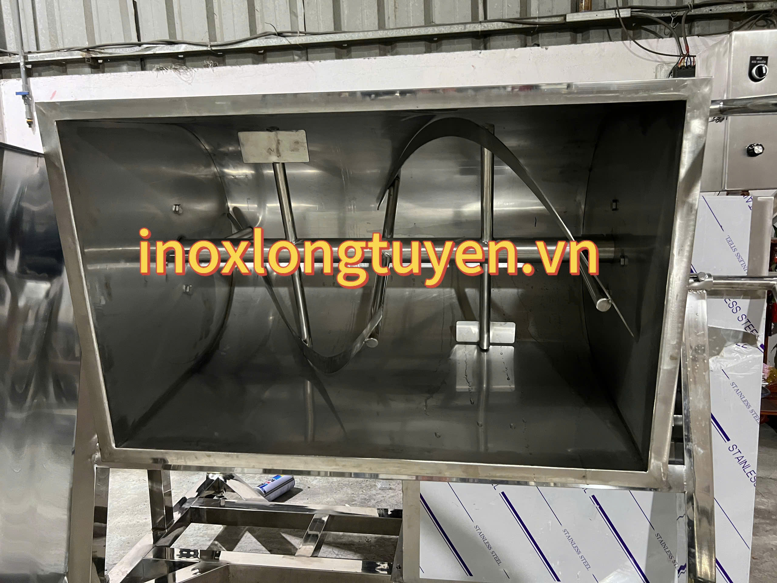 Máy trộn bột nằm ngang công nghiệp LT-TBN100